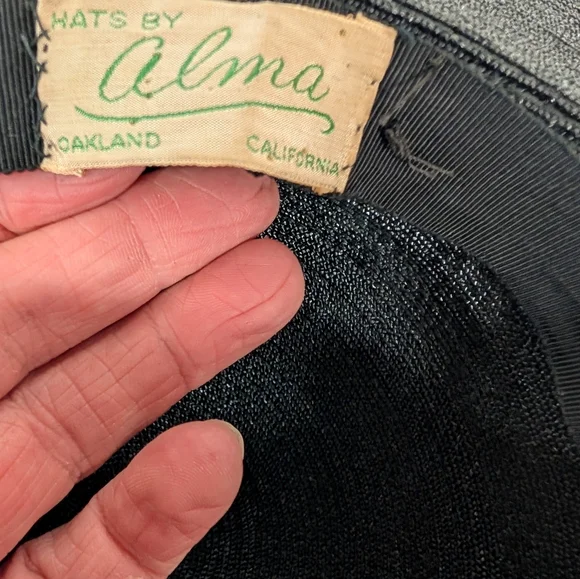 Black Hat Velvet Ribbon By Alma Hats Of Oakland California Vintage 1940 Black Hat Velvet Ribbon By Alma Hats Of Oakland California  main image 3